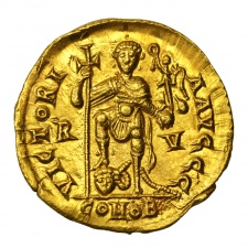III. Valentinianus Solidus ravennai veret